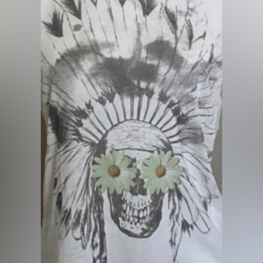 Muscle tee Skull wearing headdress & daisy flowers for eyes Small, Boutique top